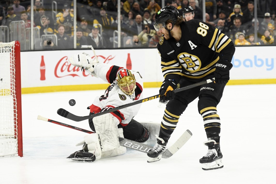 Boston Bruins right wing David Pastrnak scores a goal past Ottawa Senators goaltender Joonas Korpisalo.