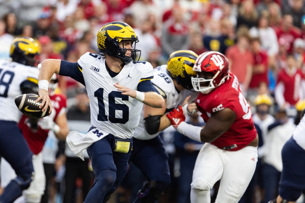 Michigan Wolverines quarterback Davis Warren passes the ball in the second quarter against the Indiana Hoosiers