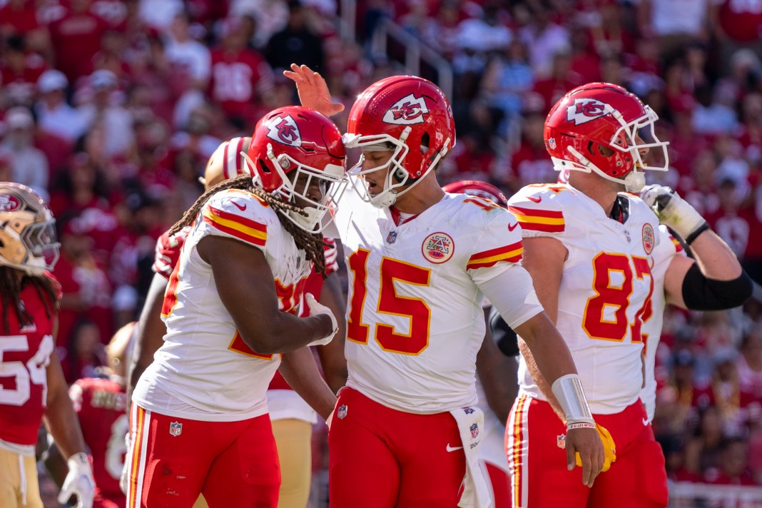 Kansas City Chiefs running back Kareem Hunt (29) is congratulated by quarterback Patrick Mahomes (15)