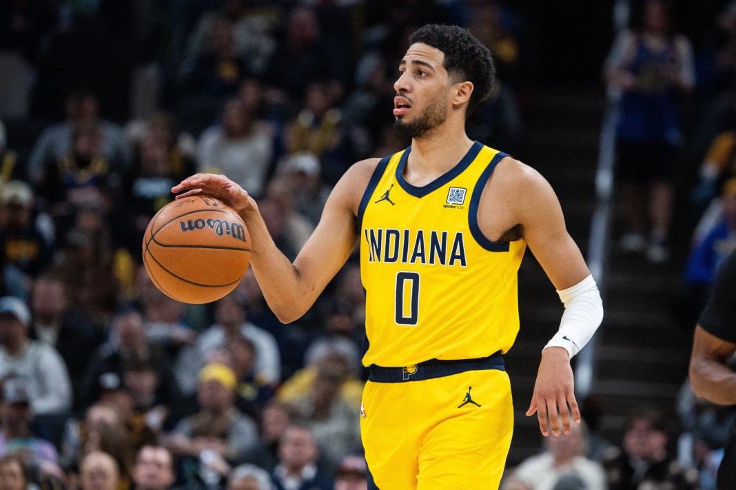Pacers All-Star Tyrese Haliburton brings the ball up against the Warriors during the 2024-25 NBA season.