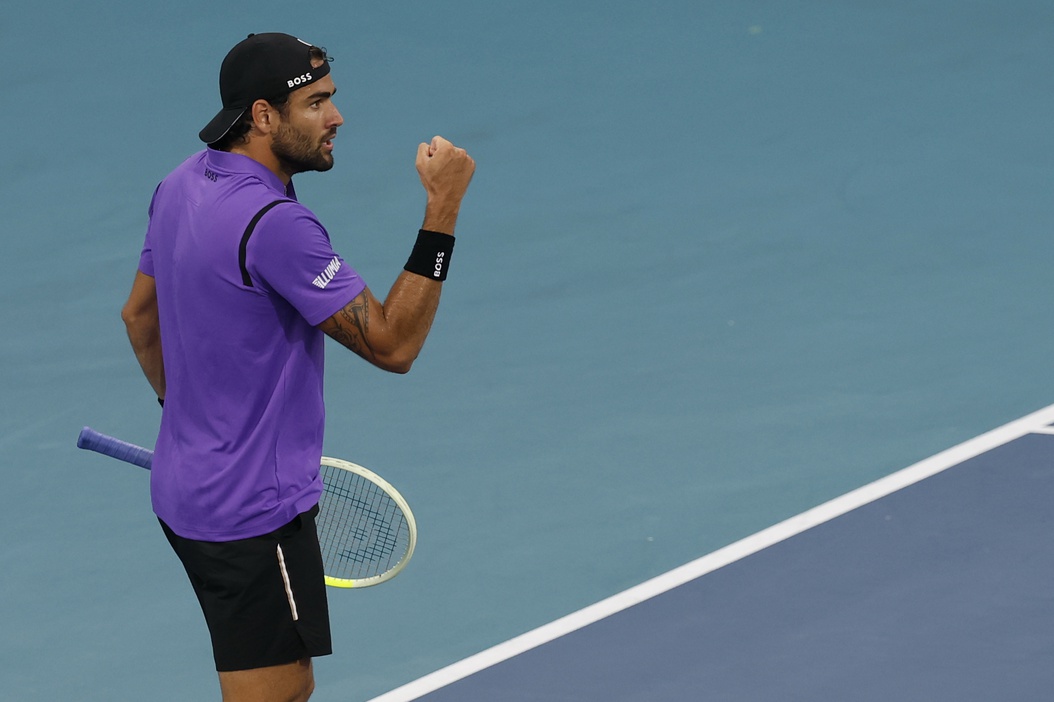 Matteo Berrettini celebrates a big point won against Alex de Minaur at the 2025 Miami Open.